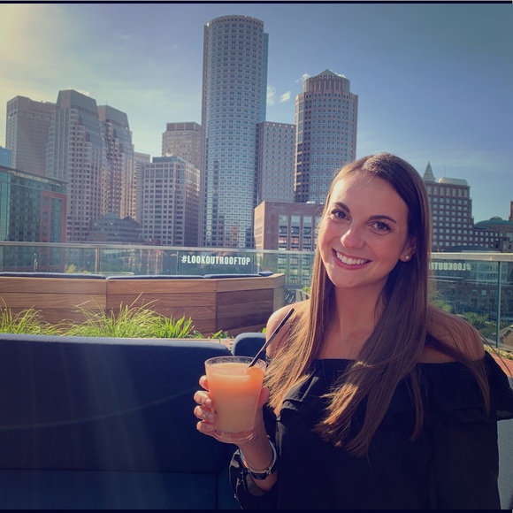 Meet your Posher, Jessica - Picture 1 of 1